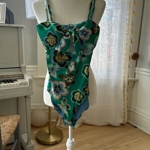 Arie one piece swimsuit. Beautiful! Full coverage. Can be worn strapless.